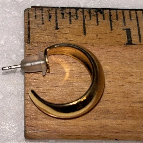 Monet Gold Tone Chunky Hoop Earrings Classy Modest Old Money 1/2" - Picture 5 of 5